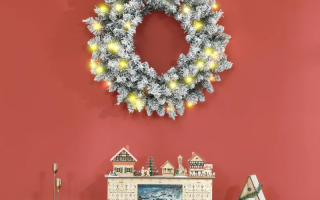 How to Store Christmas Wreaths: 12 Easy Ways