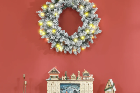 How to Store Christmas Wreaths: 12 Easy Ways