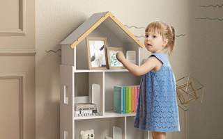 Lifestyle image of a child using the assembled Qaba 3-tier toy organizer filled with books, toys, and decorations.